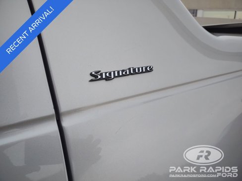 Used 2004 Lincoln Town Car Signature image 17
