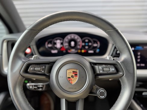 Used 2024 Porsche Cayenne image 16