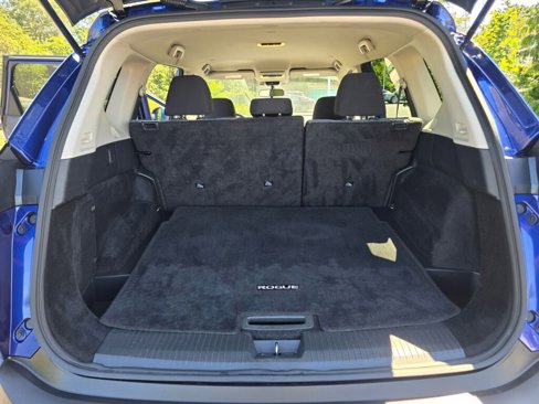 Used 2023 Nissan Rogue SV image 16