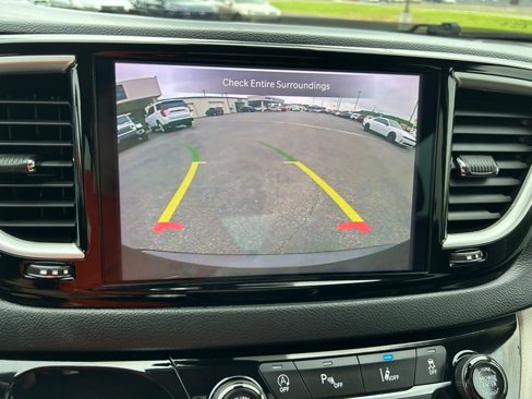 Used 2023 Chrysler Pacifica Touring-L image 23