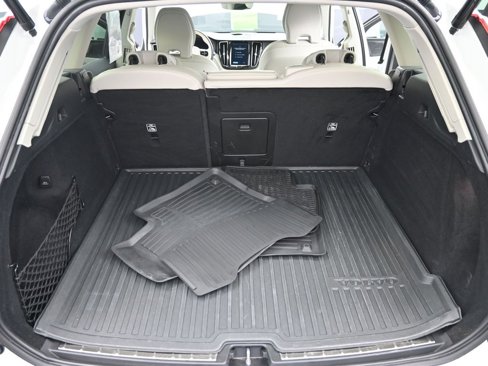 Certified 2023 Volvo XC60 B5 Ultimate w/ Protection Package Premier image 18