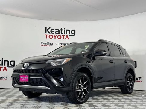 Used 2018 Toyota RAV4 SE image 3