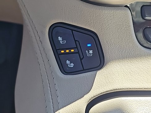Used 2019 GMC Yukon XL Denali image 25