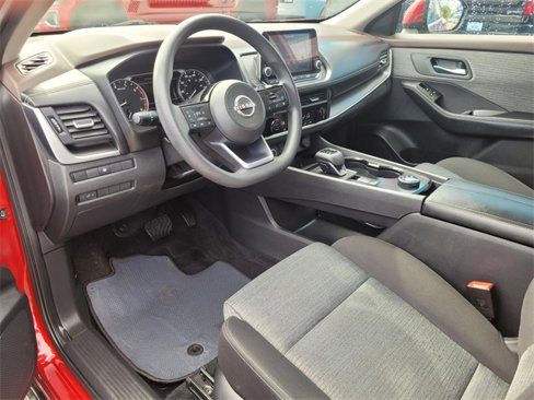 Used 2023 Nissan Rogue SV image 2