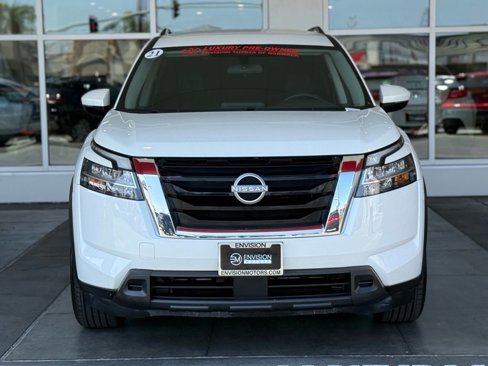 Used 2022 Nissan Pathfinder SV image 4