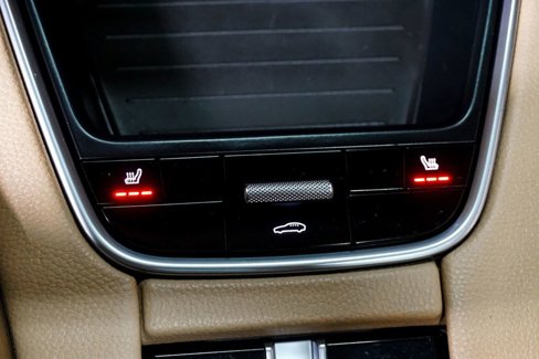 Used 2018 Porsche Panamera image 74
