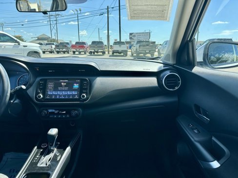 Used 2021 Nissan Kicks SV image 16