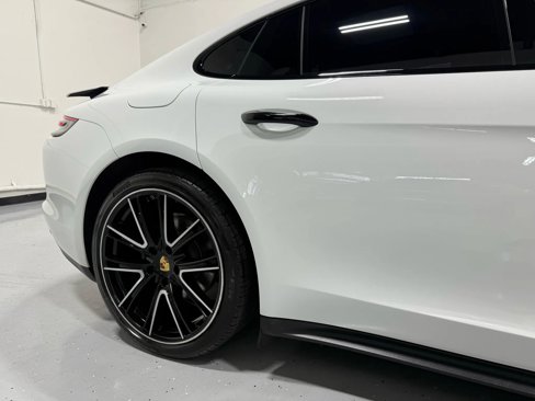 Used 2018 Porsche Panamera image 19
