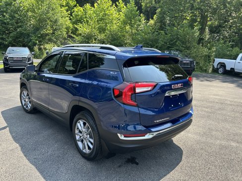 Used 2022 GMC Terrain SLT w/ LPO, Floor Liner Package image 9