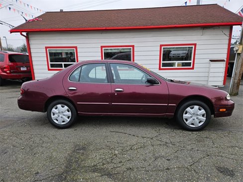 Used 1997 Nissan Altima GXE image 2