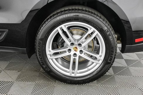 Certified 2025 Porsche Macan image 39