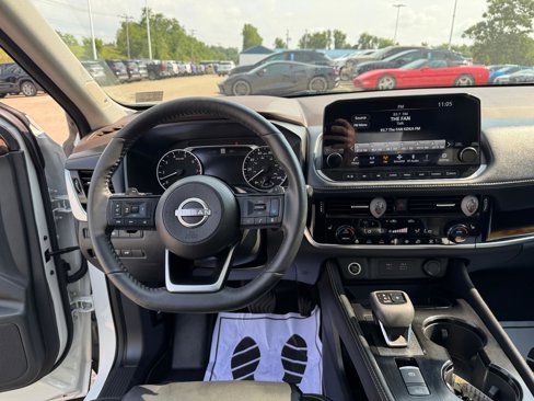 Used 2023 Nissan Rogue SL w/ SL Premium Package image 18