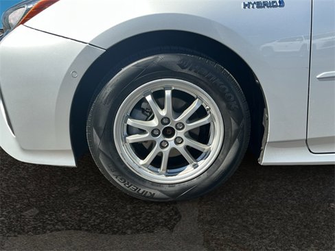 Used 2017 Toyota Prius Two image 11