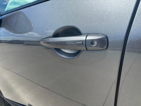 Used 2024 Nissan Rogue SV image 8