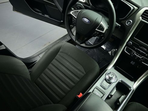 Used 2019 Ford Fusion SE image 9