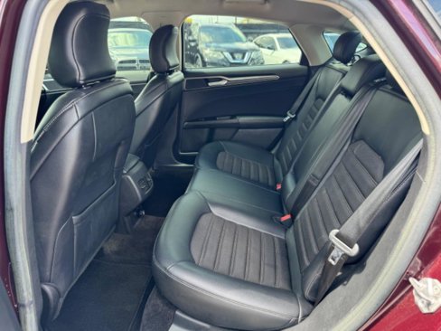 Used 2017 Ford Fusion SE w/ Equipment Group 201A image 13