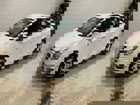 Used 2016 Chevrolet Cruze LT image 1