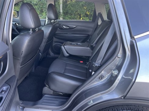 Used 2019 Nissan Rogue SL w/ Premium Package image 10