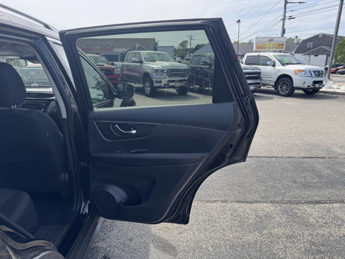 Used 2019 Nissan Rogue SV image 32