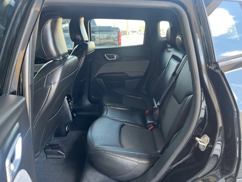Used 2024 Jeep Compass Latitude image 17