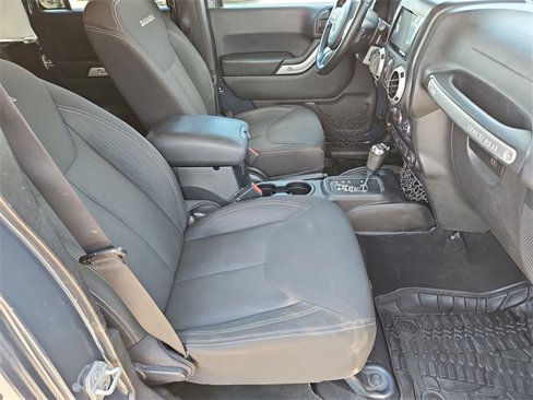 Used 2016 Jeep Wrangler Unlimited Sahara w/ Connectivity Group image 14