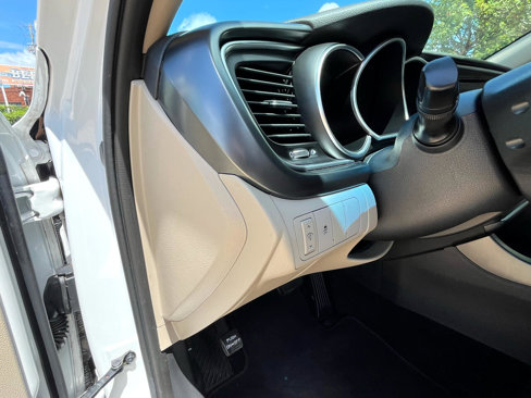 Used 2015 Kia Optima LX image 30