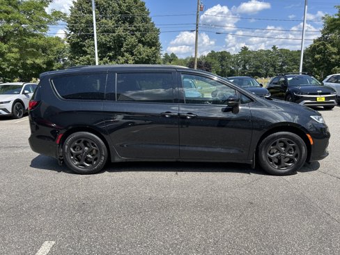 Used 2021 Chrysler Pacifica Touring w/ S Appearance Package image 4