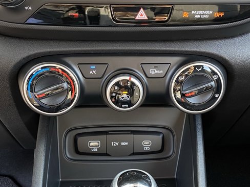 New 2025 Hyundai Venue SE image 15