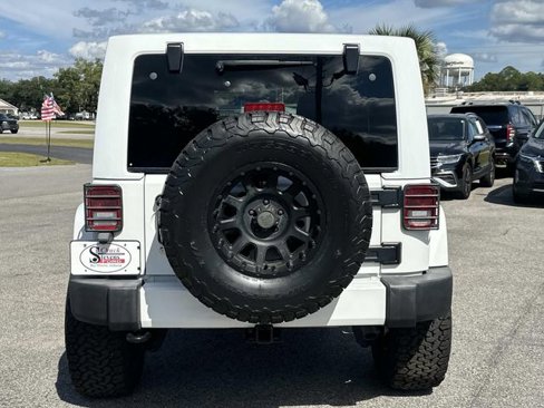 Used 2016 Jeep Wrangler Unlimited Sahara image 3