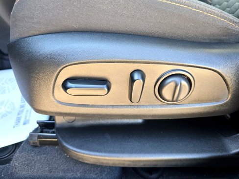Used 2021 Chevrolet Equinox LT image 19