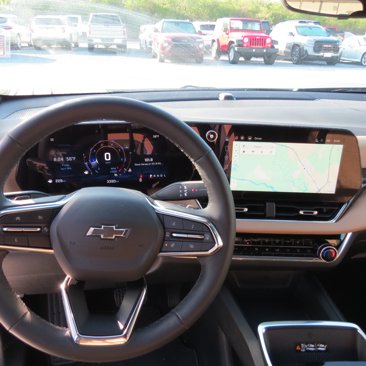 Used 2025 Chevrolet Equinox ACTIV w/ Safety and Technology Package image 16