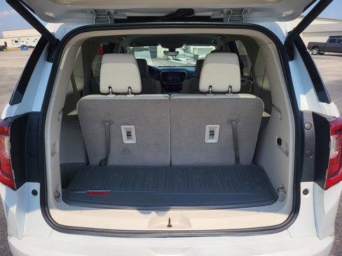 Used 2023 GMC Acadia Denali w/ Denali Technology Package image 11
