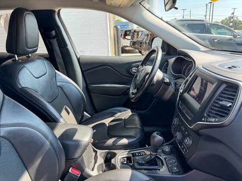 Used 2020 Jeep Cherokee Latitude Plus image 23