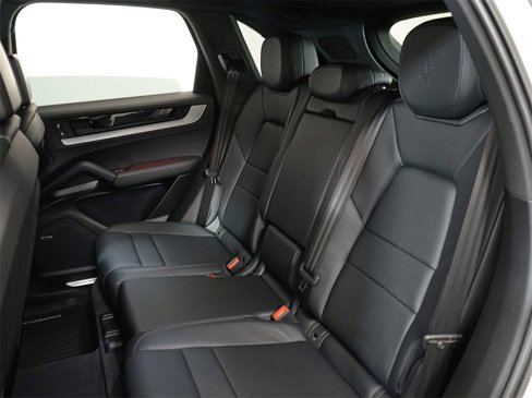 Used 2024 Porsche Cayenne image 22