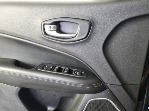 Used 2018 Jeep Compass Latitude w/ Popular Equipment Group image 28