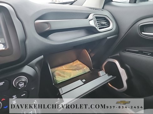 Used 2020 Jeep Renegade Latitude w/ Cold Weather Group image 23