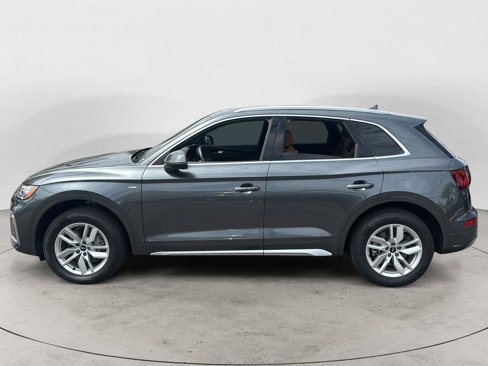 Used 2022 Audi Q5 2.0T Premium w/ Convenience Package image 4