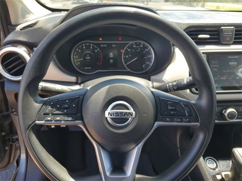Used 2022 Nissan Versa SV image 27