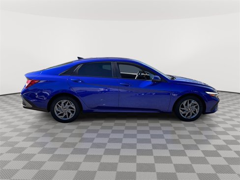 Used 2024 Hyundai Elantra SEL image 2