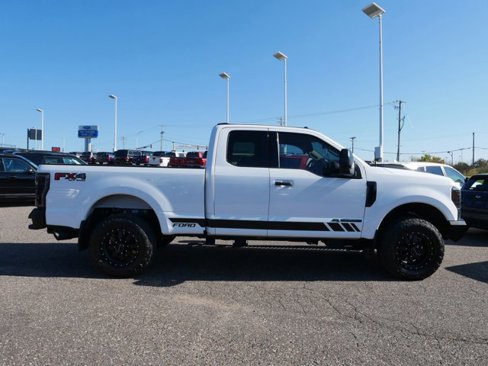 Certified 2022 Ford F350 Lariat w/ Chrome Package image 2