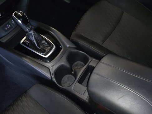 Used 2018 Nissan Rogue S image 26