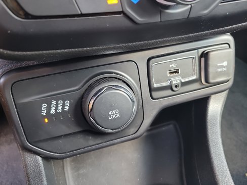 Used 2019 Jeep Renegade Altitude w/ Quick Order Package 2XM image 24