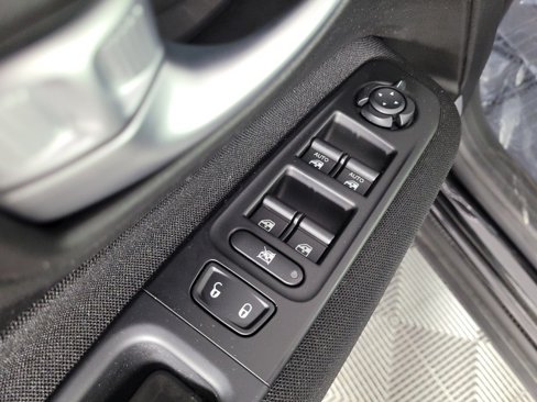Used 2020 Jeep Renegade Latitude w/ Cold Weather Group image 26