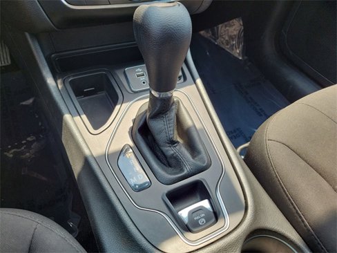 Used 2019 Jeep Cherokee Latitude w/ Popular Appearance Group image 15