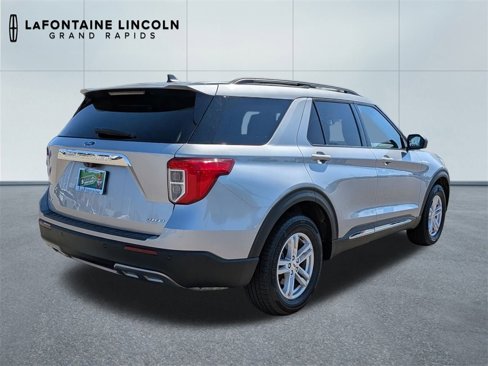 Used 2022 Ford Explorer XLT w/ Equipment Group 202A image 5