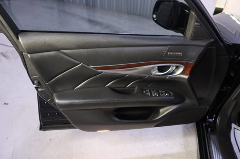 Used 2015 INFINITI Q70 5.6 image 29