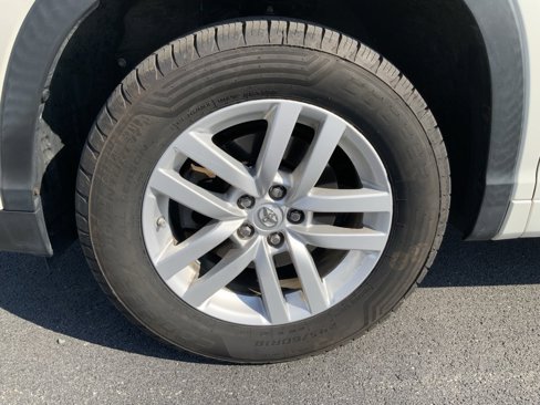 Used 2014 Toyota Highlander LE image 18