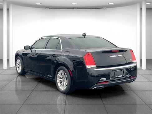 Used 2018 Chrysler 300 Touring L image 5