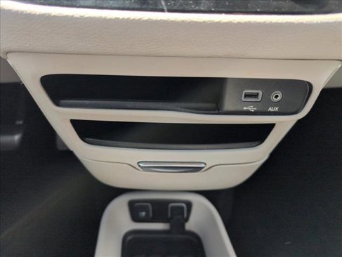 Used 2018 Chrysler Pacifica Limited image 25