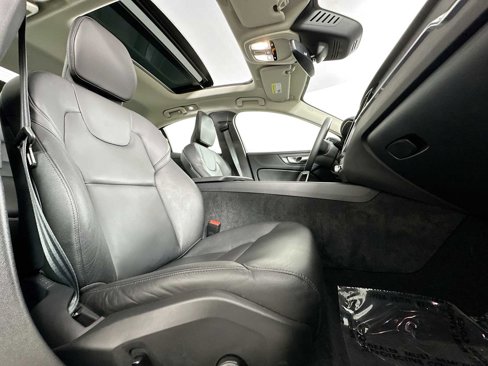 Certified 2025 Volvo S60 B5 Core image 25